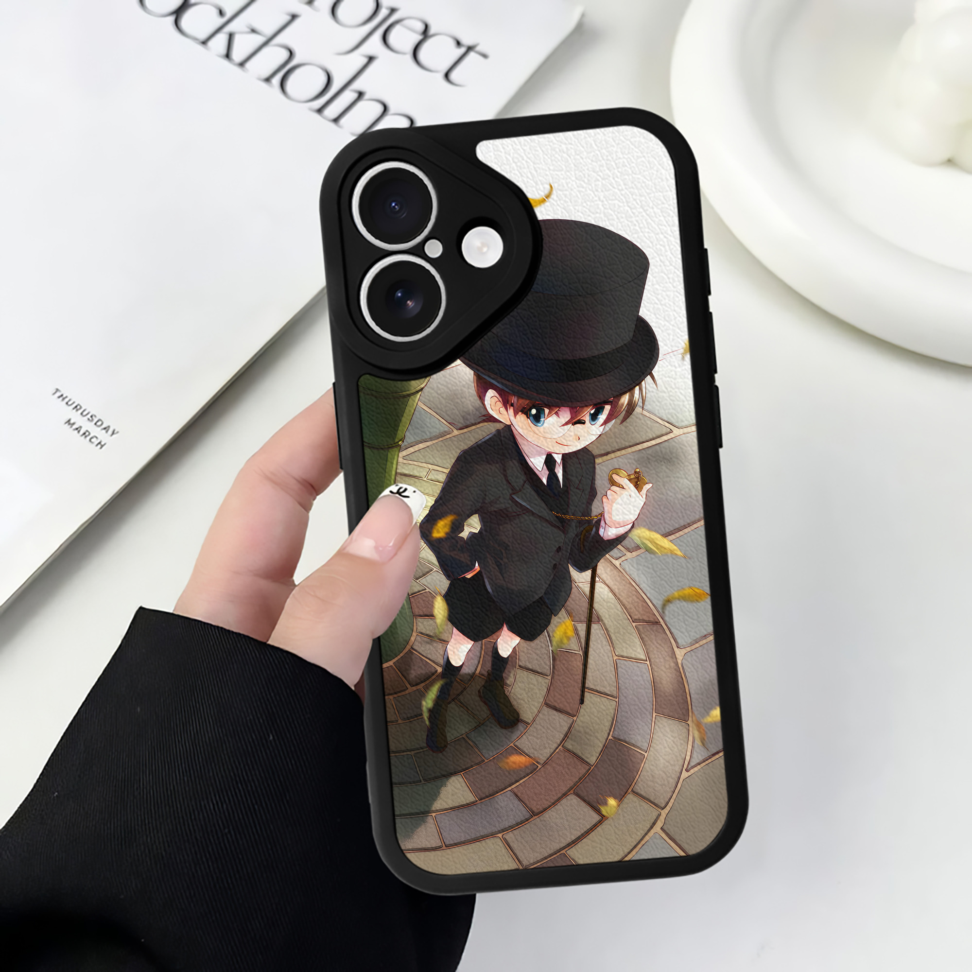 （画像用） 名探偵コナン Detective Conan 【iPhone 16シリーズ対応】シリコンスマホケース（レザー調） 材質：シリコン